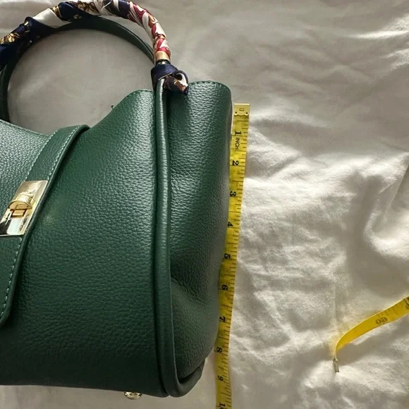 Elegant Green Handbag with Twilly Handle - Picture 3 of 6